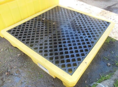 UltraTech #1000, ultra-spill pall, no drain, 6000 lbs. load capacity, 66 gallon polyethylene sump w/deck - Image 2