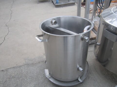 35 gallon Stainless Steel Tank, 20" diameter x 24" straight side, 1.5" inlet/outlet - Image 1