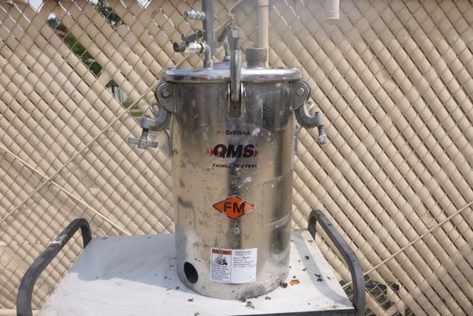 5 gallon DeVilbiss #1420-498, Stainless Steel Pressure Vessel/Tank, 14" diameter x 19-1/16" H Vessel, 1.5" - Image 1