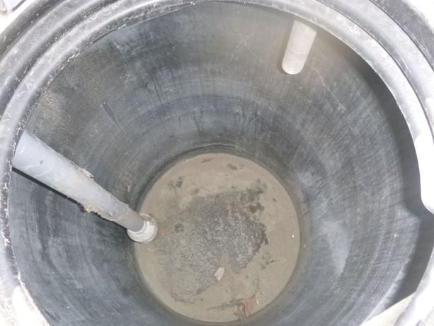 50 gallon Poly Processing, Polyethylene Tank, 12" diameter x 32" straight side, 12" manway, 1-1/4" inlet & 1" - Image 4
