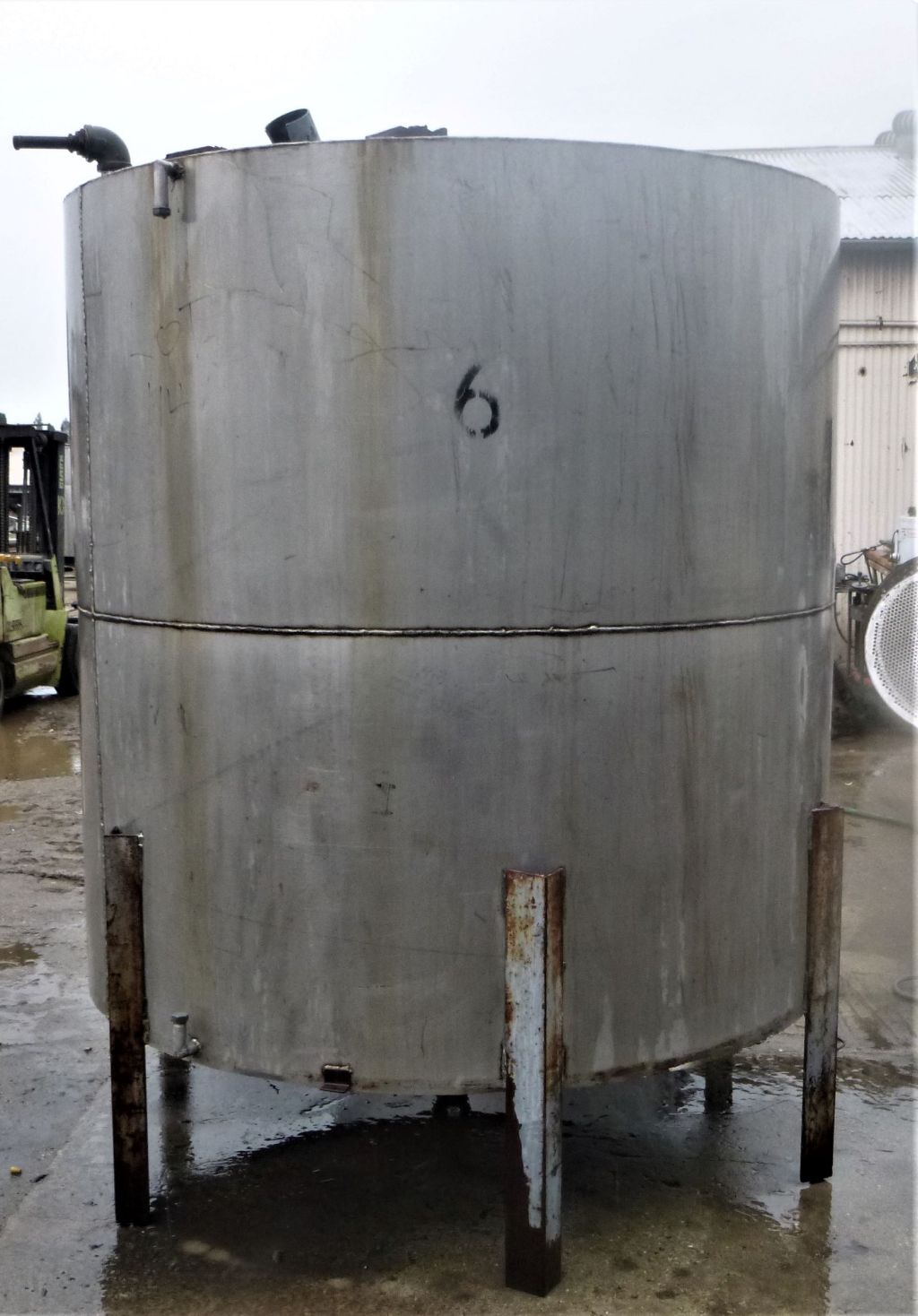 1250 gallon Stainless Steel Tank, 6' diameter x 6' straight side, 15" diameter Top manway, 2" diameter Center - Image 2