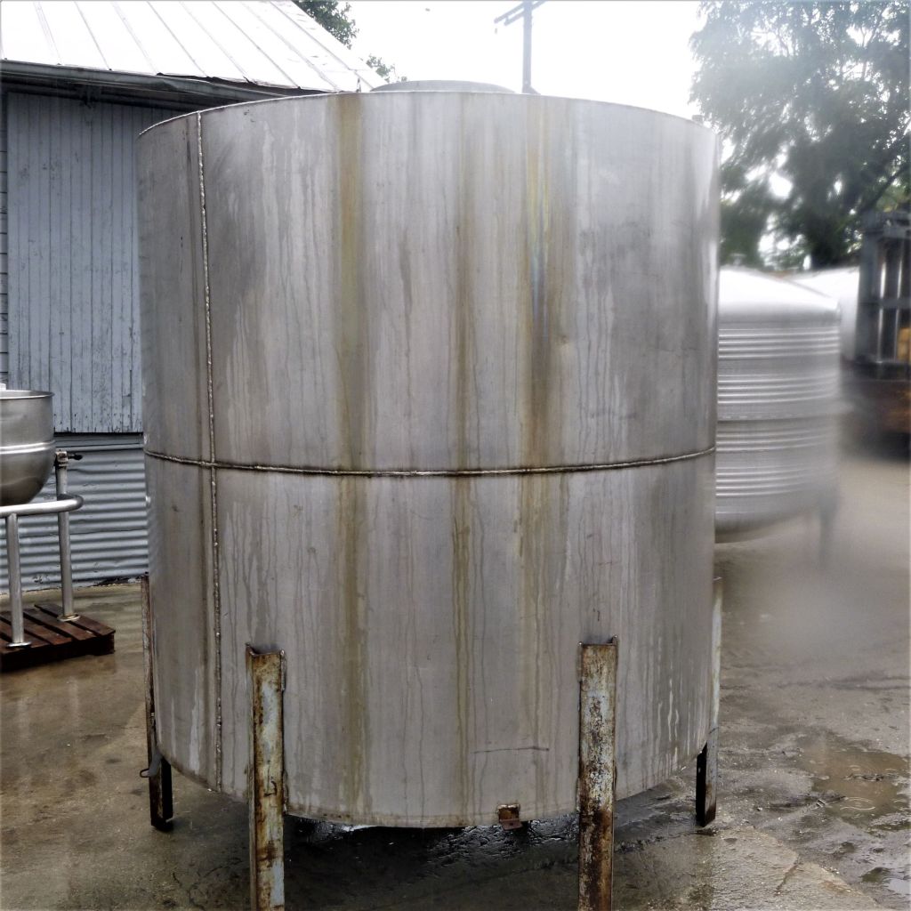 1250 gallon Stainless Steel Tank, 6' diameter x 6' straight side, 15" diameter Top manway, 2" diameter Center - Image 7