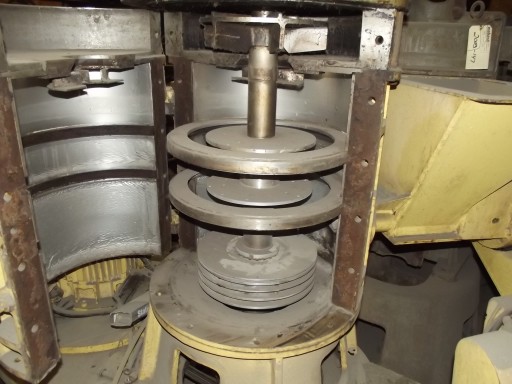 Raymond, 18" vertical hammermill, 20 HP, 3600 RPM - Image 2