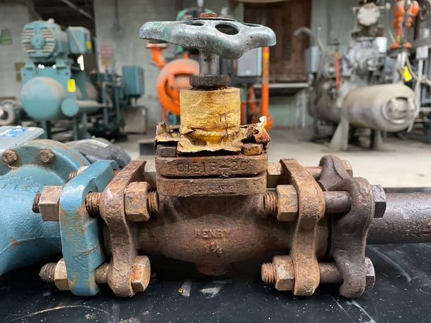 1-1/4" Parker Refrigeration Ammonia S4A Solenoid Valve with Globe Shut-Off Valve, 1-1/4 Globe Shut-Off Valve. - Image 7