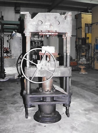 118 Ton, French Oil, 30.5" x20", upact 4-post, 12" stroke, 16" daylight, 10" ram, 48" work height, #78 - Image 1