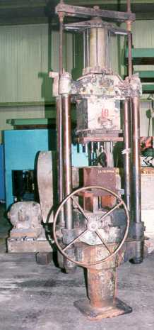 60 Ton, 25" x 12", up-act.4-post, 12" stroke, 48" daylight, 34" work height, 127" tall, 8" ram, #46 - Image 1