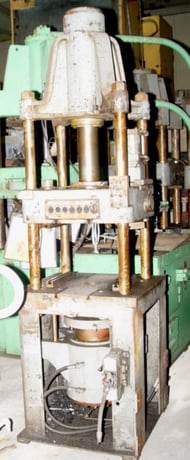 60 Ton, Baker, 20" x 26", down-act 4-post, 13" stroke, 29" daylight, 38" work height, 7.5" ram, #273 - Image 1