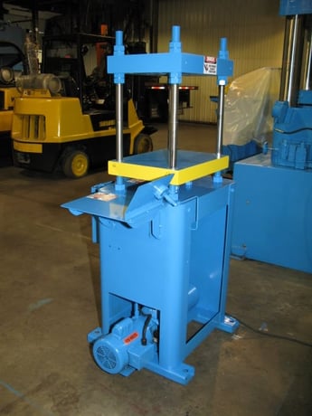 30 Ton, 16.25" x 15", upact, 4-post, 8" stroke, 15.7" -18" DL, 5" bore, 120/240v-1 phase, #99/#102 - Image 2
