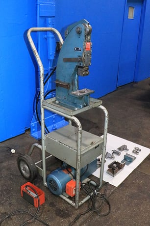 12 Ton, Kidder #56BM-C, hydraulic punch press, 13/16" stroke, 2.5" throat, 5.25" open, 4-7/16" Shut Height - Image 3
