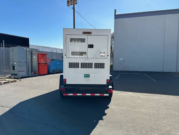 264 KW Multiquip Power #DCA300, mobile diesel generator, multi-voltage, 7238 hours, 2006 - Image 2