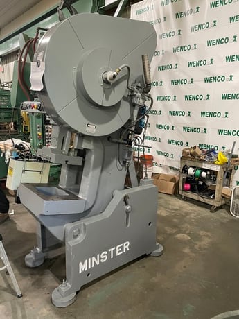 32 Ton, Minster #4, 3" stroke, 9.5" Shut Height, 2.25" adjustment, 24" x15" bolster, rebuilt clutch & brake - Image 1