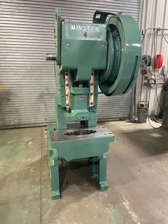 32 Ton, Minster #4, 3" stroke, 9.5" Shut Height, 2.25" adjustment, 24" x15" bolster, rebuilt clutch & brake - Image 4