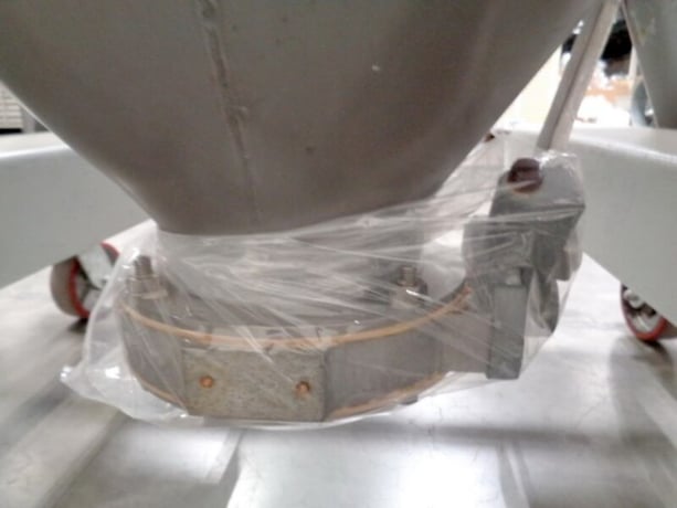 140 gallon Mueller, Stainless Steel portable powder totes, 6" discharge butterfly valves - Image 6