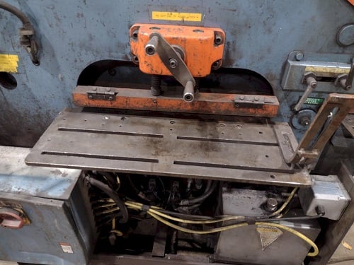 6" x 6" x 1/2" Scotchman #95/140-24M, dual operator hydraulic ironworker, 95 ton, 10 HP - Image 4