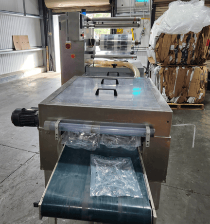 Kramer & Grebe + Grebe #VA-LS/480, Thermoformer, tooled 12" L x 9" width x 1.5 deep, 180 cfm pump, 18" width - Image 2