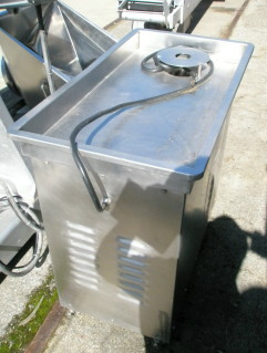 Blonco, Stainless Steel Meat Grinder, 800 kg/hr., 19" x 30" width preparation area, 3" H side walls, 4" - Image 4