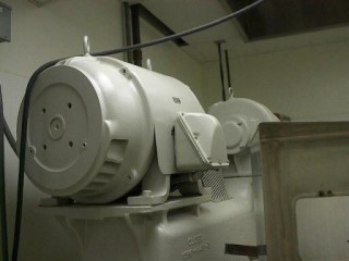 Globe #X6151, Meat Grinder, 8" x 14" feed section, 8" diameter Discharge, 40 HP, 1170 RPM, 220/440 V - Image 1