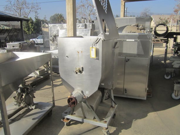Hobart #4346, Grinder, 3 cu.ft. capacity, 23" width x 18" L x 24" deep Chamber, 3" diameter Auger discharge - Image 1