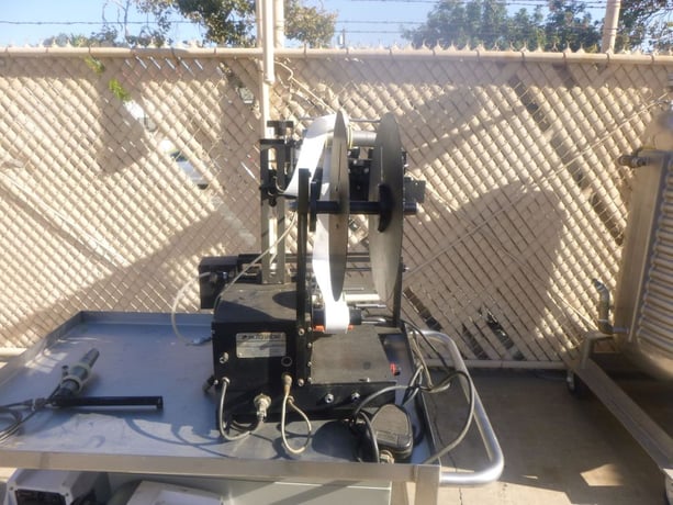 Auto Labe #550, Semi-Automatic Pressure Sensitive Wrap Around Labeler, 3/8"-4" diameter Label capacity, 5" - Image 2