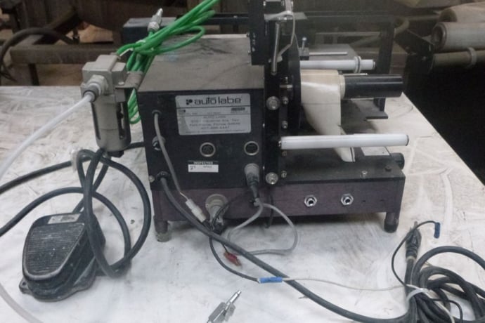 Auto Labe #550, Semi-Automatic Pressure Sensitive Wrap Around Labeler, 3/8"-4" diameter Label capacity, 5" - Image 1