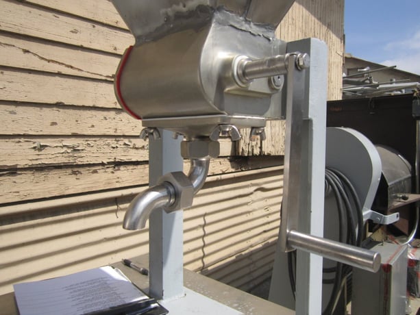 Anderson, Manual Grinder Mill, 5" diameter x 5" L grinding chamber, 21" x 21" x 18" hopper, 7/8" discharge - Image 3