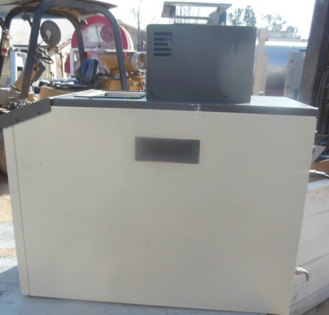 Fluke #7320, Refrigerated/Heated Temperature Calibration Bath, 9.2 liter capacity, 81 mm x 133 mm Work Area - Image 2