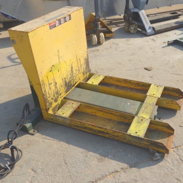 2000 lb. Southworth, Container Tilter/Tilting Table, 85 degree tilt angle, 40" fork length, 43" raised - Image 2