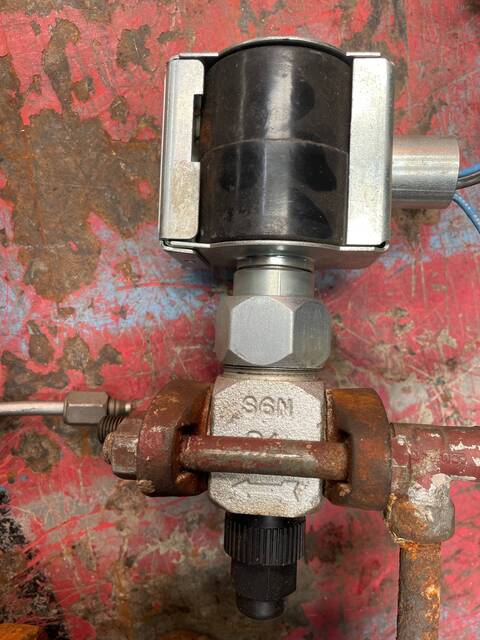 3/16" Parker S6N Solenoid Valve With 3-Way Valve - Image 6
