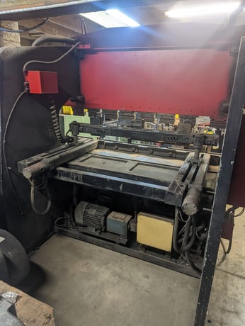 80 Ton, Amada #RG-80, CNC Press Brake, 8' overall, 86" between housing, 1982 - Image 6