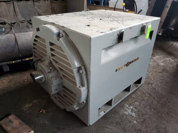 600 HP 890 RPM General Electric, Frame 8407S, foot mounted, 727 amps, 440 Volts - Image 3