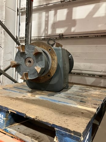 50 HP / 37 KW @ 1800 RPM, Nord #SK72F-N320TC, 74.30 ratio, new - Image 2