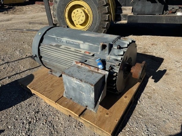 400 HP 1190 RPM General Electric, Frame 5011LL, TEFC, BB, 1.15 service factor, 460 Volts (3 available) - Image 1