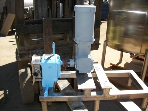 55 GPM, APV #3RU, Staionless Steel positive displacement pump, 1 HP, 1.5" inlet/outlet - Image 3