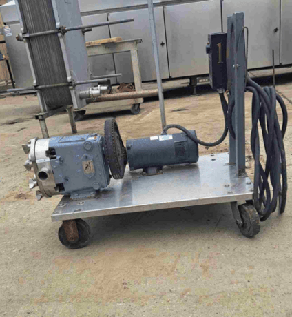36 GPM @ 200 psi, Waukesha #030, 316 Stainless Steel positive displacement pump, 1 HP, 1.5" inlet/outlet - Image 2