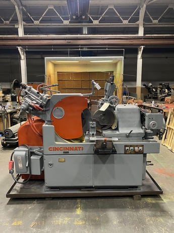 Cincinnati No. 2 Mdl. OM, centerless grinder, 20" grinding wheel, 12" regulating wheel, 15 HP - Image 2