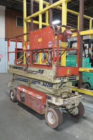 750 lb. JLG #CM-2033, electric scissor lift, 20' platform hght, 20' travel hght, built-in charger - Image 2