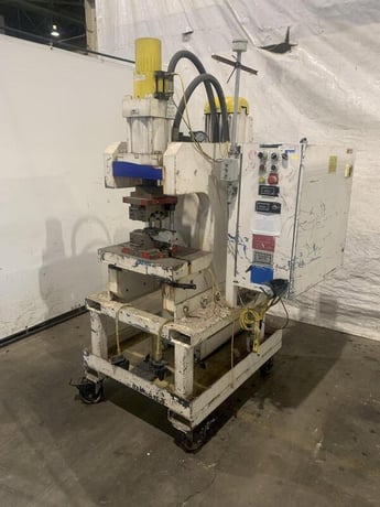 Vertical crimper w/ dies, Manchester Custom 7.5 HP - Image 2