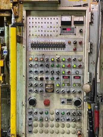1100 Ton, Fukui #TTD1100T2, straight side transfer press, 11.8" stroke, air clutch, 1996 - Image 5