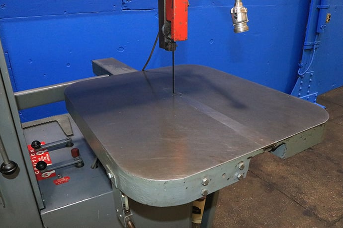 18" x 12" Grob #4V-18, vertical band saw, variable speed, air feed, 1" x 150" blade, 40-5000 FPM, tilt table - Image 4