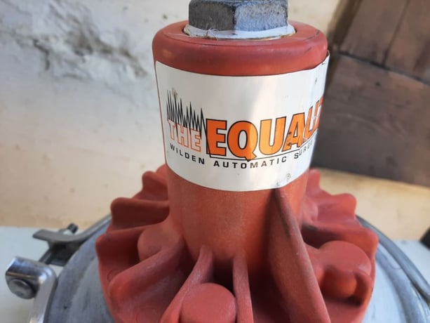 1.5" Wilden #M4, Equalizer Diaphragm Pump, Automatic, Surge Dampener - Image 3