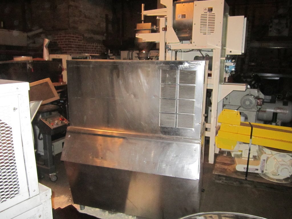 Manitowoc #C6105-BIN, Ice Maker, 500 lb., R-22, Water Cooled, 45" x 26" x 28" bin, 230V - Image 5