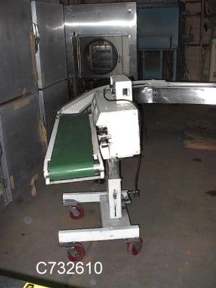 All-Line #V7/16V-SP, horizontal bag sealer, includes belt conveyor to convey bags through sealing jaws - Image 1