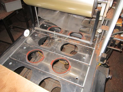 Pryor #99MC-HS/2, Tray Sealer, (22) 5.5" diameter trays, 1 HP, 1760 RPM, 230/460 V - Image 5