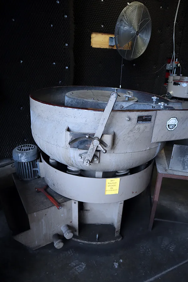 10 cu.ft. Roto-Finish, deburring machine, automatic discharge shute, electric Control - Image 4