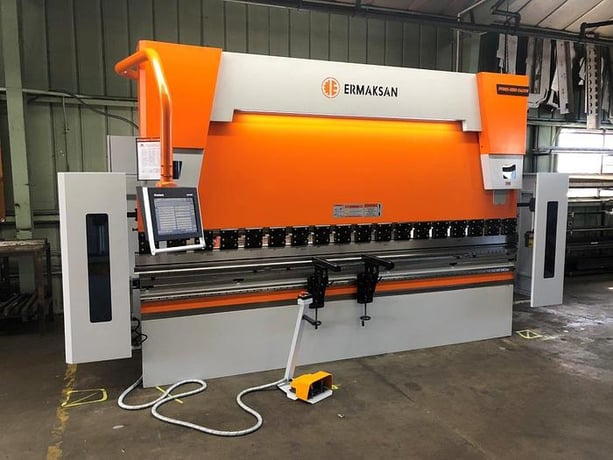 193 Ton, Ermak #Power-Bend-Falcon, CNC press brake, 14' overall, 148.8" between housing, 10.8" stroke, 21.7" - Image 4