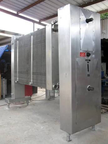 1490 sq.ft., APV, CR5, HTST Plate Heat Exchanger, (261) Stainless Steel Plates, 11' 7" L x 3' 5" W x 8' 6" H - Image 4