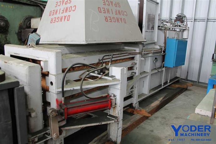 International Waste Industries, paper / cardboard baler - Image 3