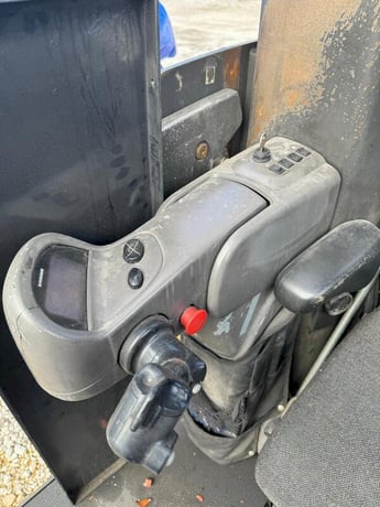 1400 lb. Raymond #SA-CSR30T, electric forklift, Precision Mark II Electric battery charger - Image 7