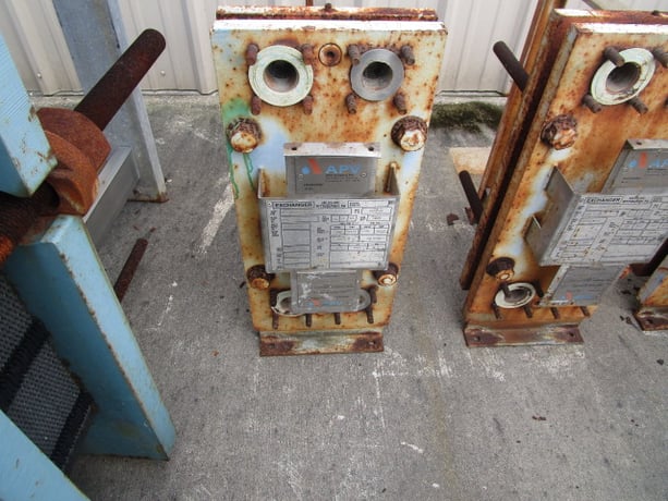 8 sq.ft., APV, 1" plate pack thickness, 8" W x 22" L plates, 145 psi, 300°F, 7-plates, 1994 - Image 3
