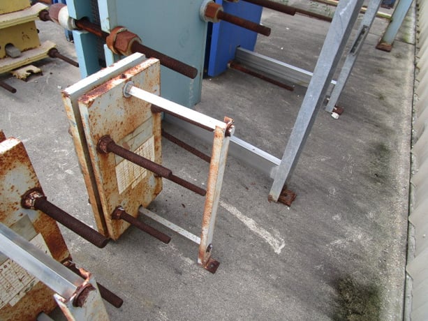8 sq.ft., APV, 1" plate pack thickness, 8" W x 22" L plates, 145 psi, 300°F, 7-plates, 1994 - Image 5